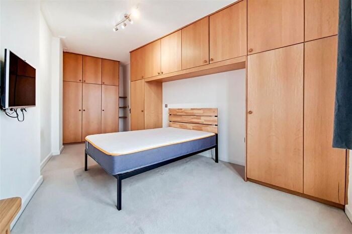 2 Bedroom Flat To Rent In Lillie Road, London, SW6