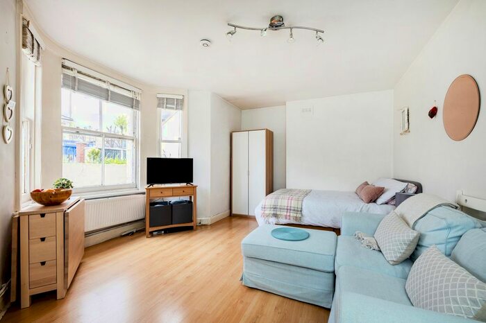 Studio To Rent In Uxbridge Road, London, W12