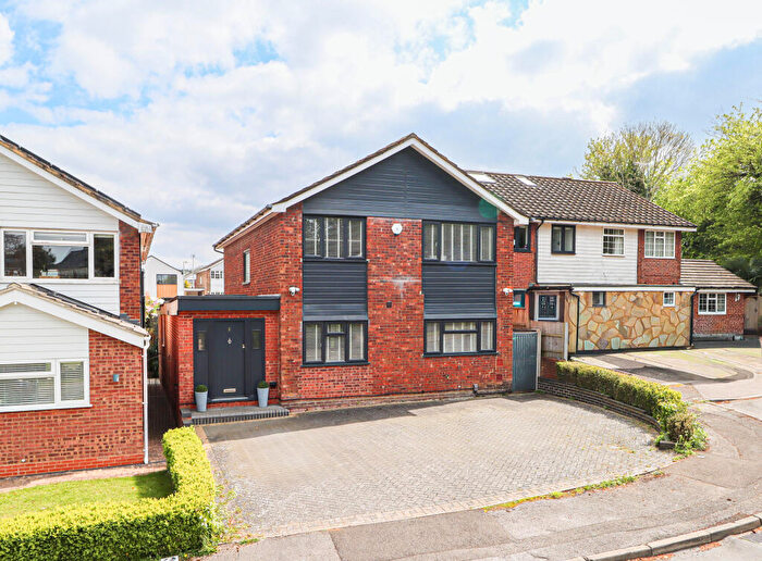 4 Bedroom Detached House For Sale In Courtfields, Harpenden, Hertfordshire, AL5