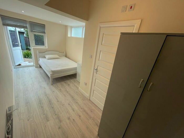 Studio To Rent In Empire Road, Greenford, UB6