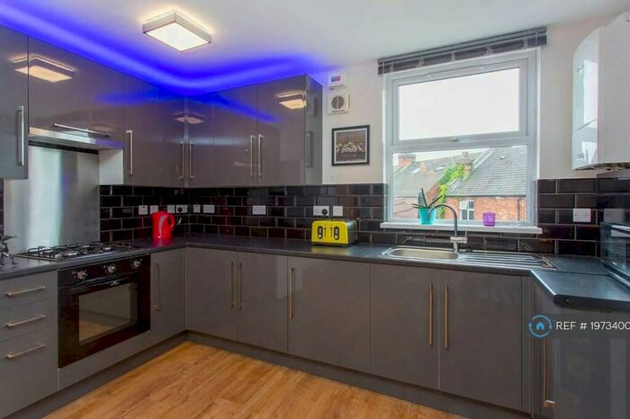 3 Bedroom Flat To Rent In Minet Avenue, London, NW10