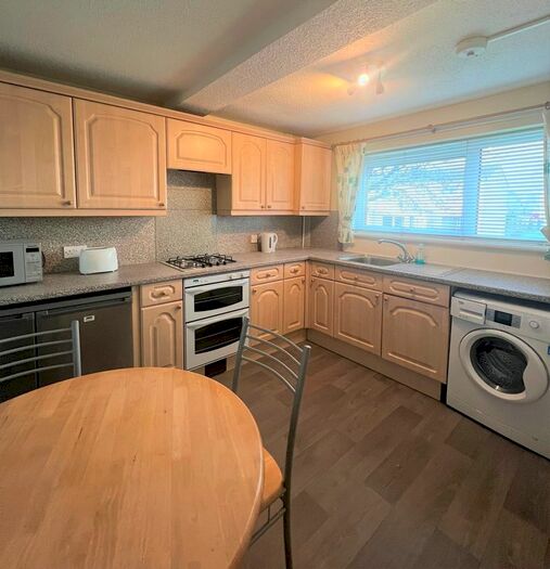2 Bedroom End Of Terrace House To Rent In Weaver Place, Bathgate, EH48