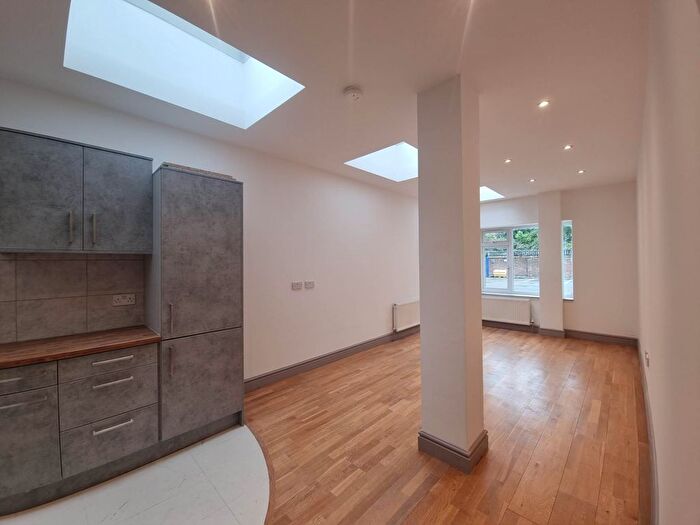 1 Bedroom Flat To Rent In Mayes Road, Wood Green, N22