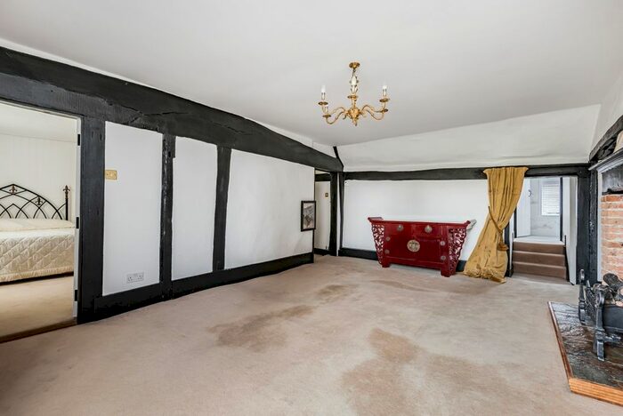 2 Bedroom Cottage To Rent In High Street, Chobham, Woking, GU24