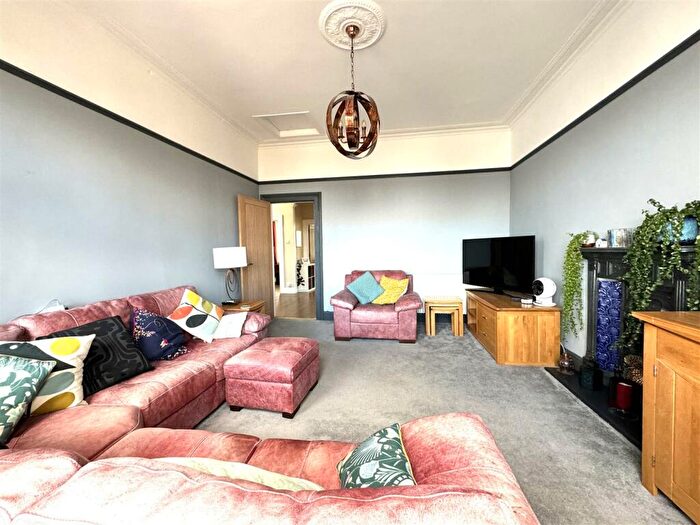 2 Bedroom Flat For Sale In Upper Kewstoke Road, Weston-Super-Mare, BS23