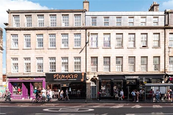 3 Bedroom Flat To Rent In South Bridge, Old Town, Edinburgh, EH1