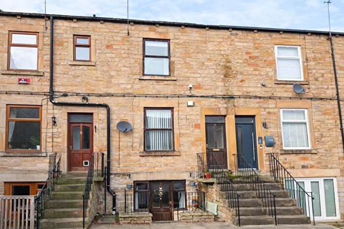 2 Bedroom Terraced House For Sale In Grove Square, Gomersal, BD19