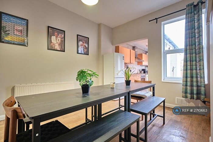 4 Bedroom Terraced House To Rent In Hartley Road, Nottingham, NG7