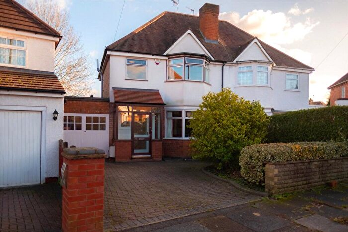 3 Bedroom Semi-Detached House To Rent In Bradnock Close, Kings Heath, Birmingham, B13