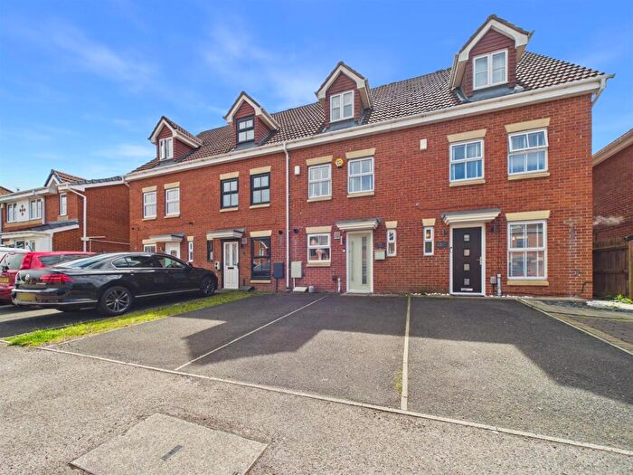 3 Bedroom Town House For Sale In Kenmore Close, Wardley, NE10