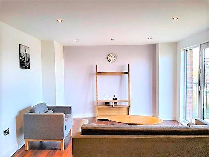 2 Bedroom Apartment To Rent In Rivergate House, Wilburn Basin, M5