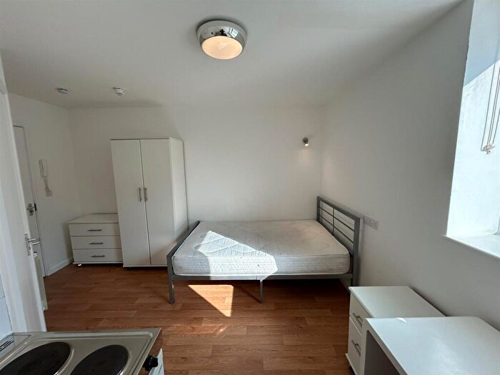 Studio To Rent In Cotlands Road, Bournemouth, BH1