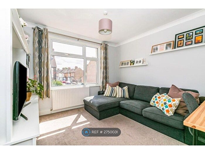 2 Bedroom Maisonette To Rent In Russell Road, Gravesend, DA12