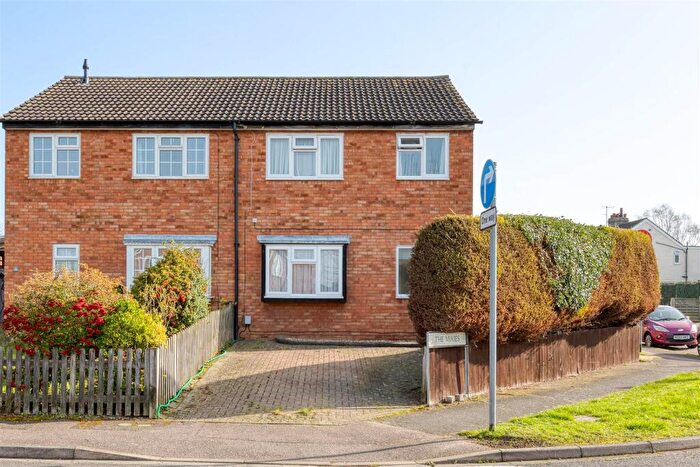 3 Bedroom Semi-Detached House For Sale In The Mixies, Stotfold, SG5