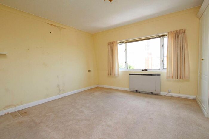 2 Bedroom Flat For Sale In St Leonards Road, Eastbourne, BN21