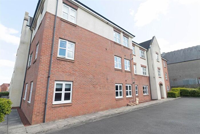 2 Bedroom Flat To Rent In Dukesfield, Shiremoor, Newcastle Upon Tyne, NE27