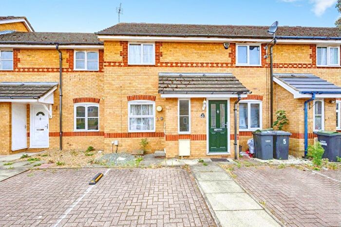 2 Bedroom Terraced House For Sale In Larkspur Gardens, Luton, Bedfordshire, LU4