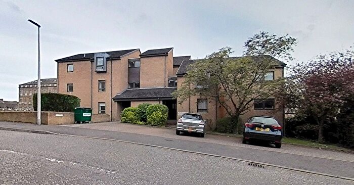 2 Bedroom Flat To Rent In Osborne Place, West End, Dundee, DD2