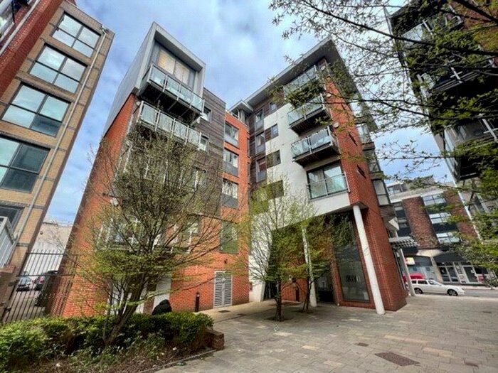 2 Bedroom Flat To Rent In Kimber House, High Street, Southampton, Hampshire, SO14