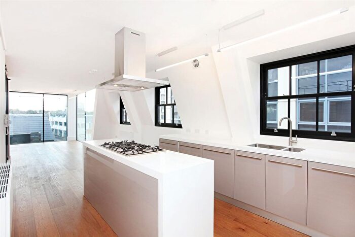 2 Bedroom Flat To Rent In Rondor House, Parsons Green, SW6