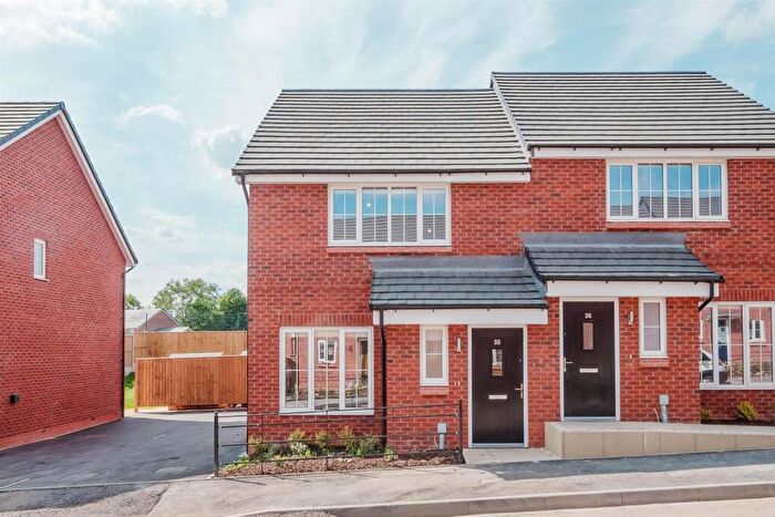 3 Bedroom Semi-Detached House To Rent In Padstow, Nottingham, NG5