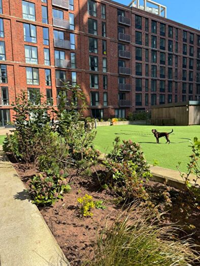 2 Bedroom Flat To Rent In Oxbow, Stephenson House, M5