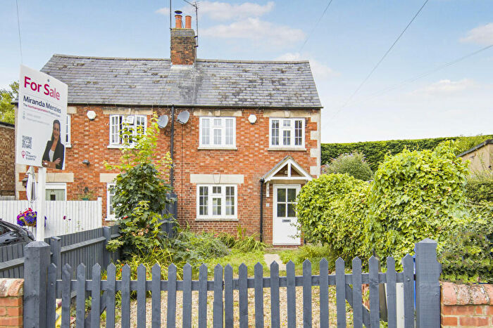 2 Bedroom Cottage For Sale In Wood Street, Geddington, NN14