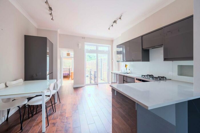 1 Bedroom Flat To Rent In Poet's Corner, Poet's Corner, London, SE24