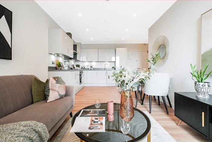 2 Bedroom Apartment For Sale In Crescent Gardens, Croydon, London, CR0