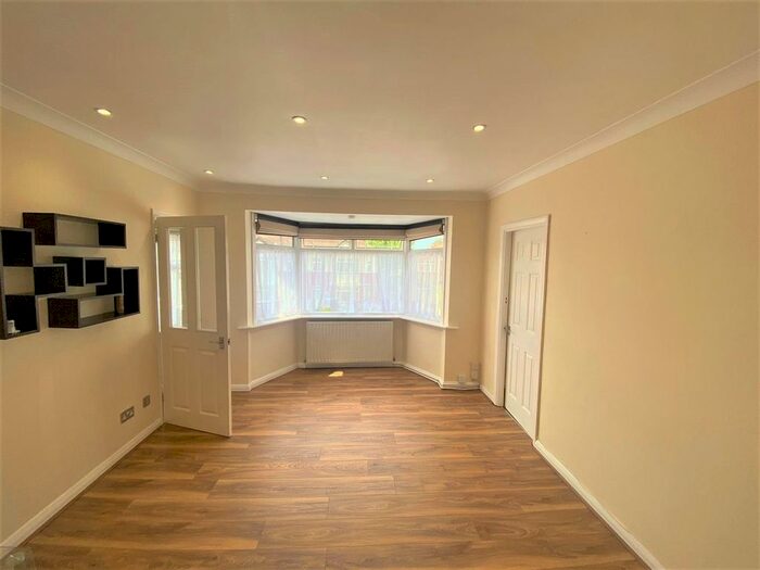 2 Bedroom Property To Rent In Glenloch Road, Enfield, EN3