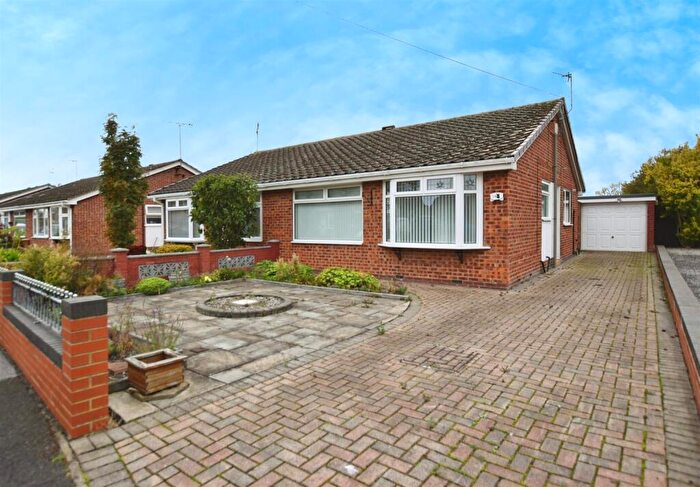 2 Bedroom Semi-Detached Bungalow For Sale In Westlands Road, Sproatley, Hull, HU11