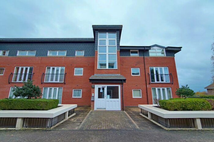 1 Bedroom Flat To Rent In Hill View House, Lodge Road, Kingswood, Bristol BS15