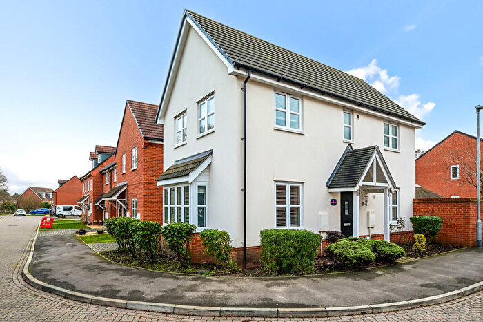 3 Bedroom Detached House For Sale In Dragonfly Chase, Sandhurst, GU47