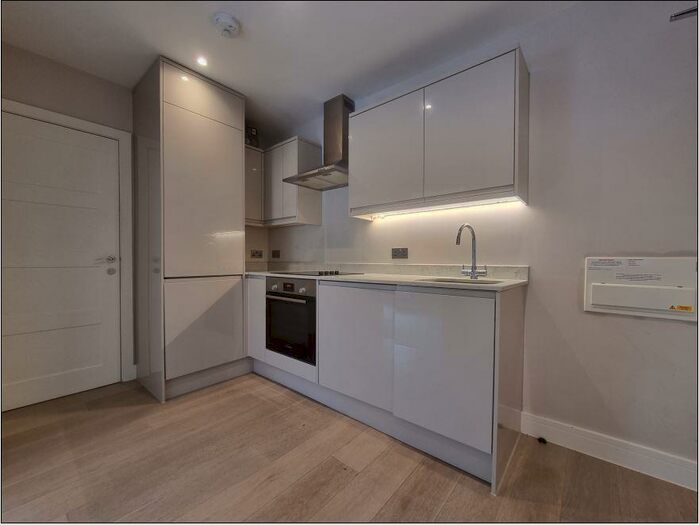 1 Bedroom Apartment To Rent In Slough, Berkshire, SL1