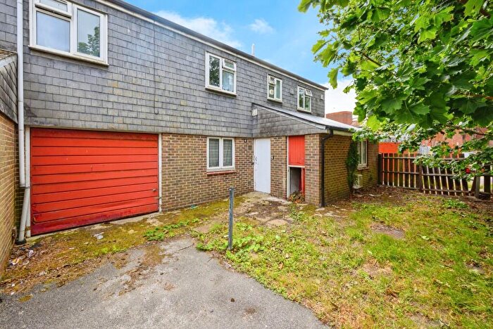 2 Bedroom Maisonette For Sale In Malthouse Road, Portsmouth, Hampshire, PO2