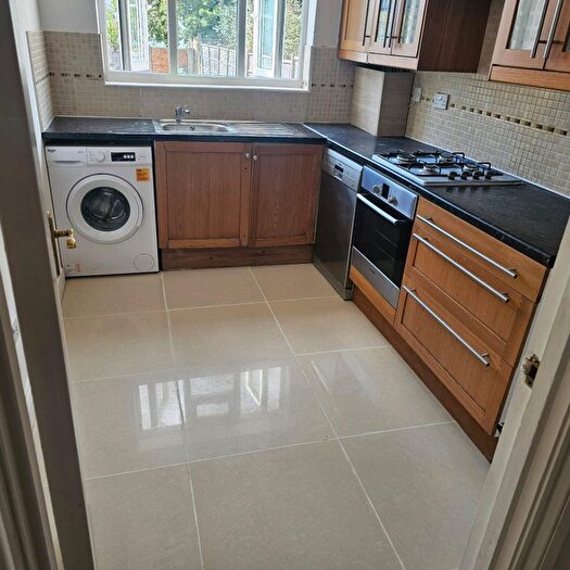 4 Bedroom Semi-Detached House To Rent In Thornton Heath, CR7