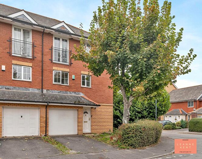 3 Bedroom End Of Terrace House For Sale In Campbell Drive, Cardiff, CF11