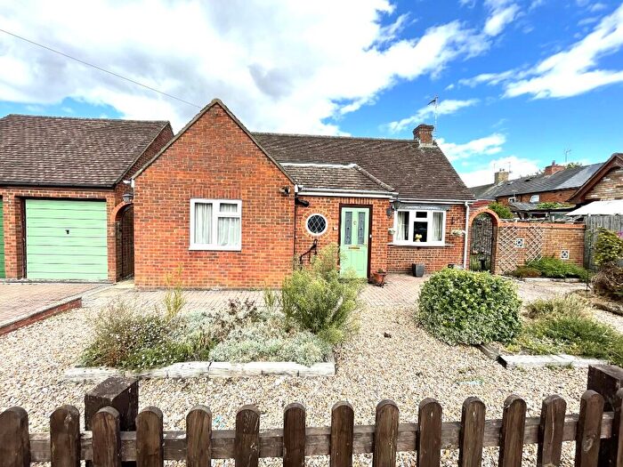 2 Bedroom Detached Bungalow For Sale In Queen Street, LU7