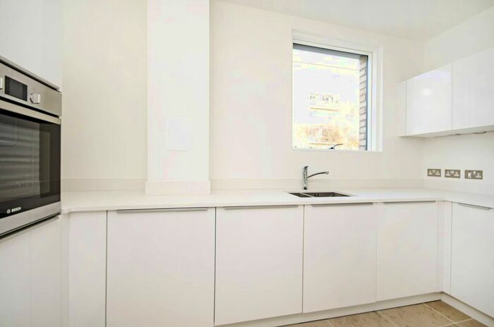 2 Bedroom Flat To Rent In Bristol Walk, Kilburn, London, NW6