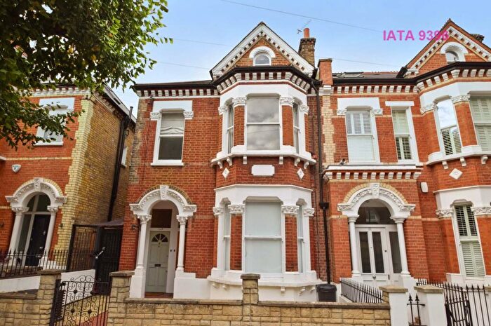 3 Bedroom Maisonette To Rent In Granard Road, London, SW12