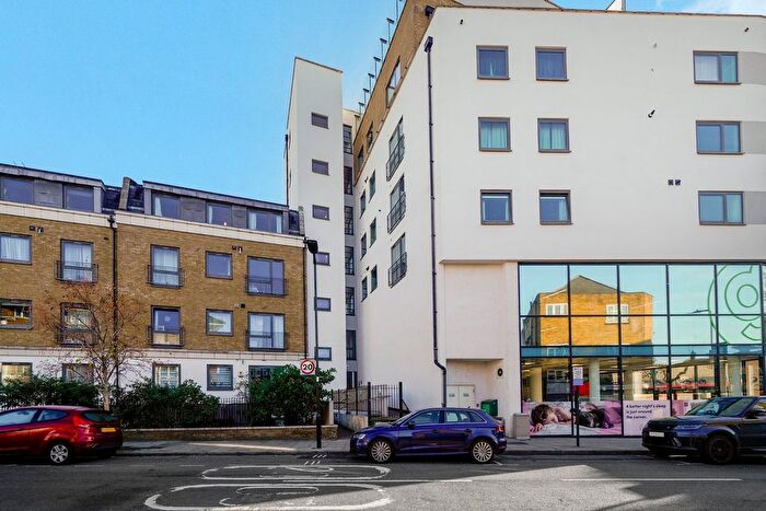 1 Bedroom Flat For Sale In Uxbridge Road, London, W13