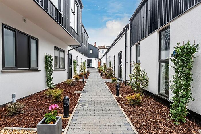 1 Bedroom Flat To Rent In Vincent Walk, Dorking, RH4