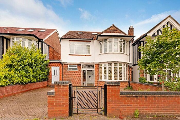 4 Bedroom Property For Sale In Baronsmede, Ealing, W5