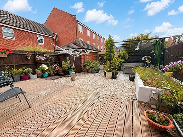 4 Bedroom End Of Terrace House For Sale In Lynmouth Road, Swindon, SN2