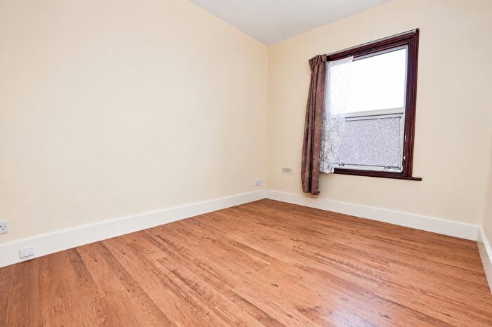 1 Bedroom Flat To Rent In Barking Road, London, E6