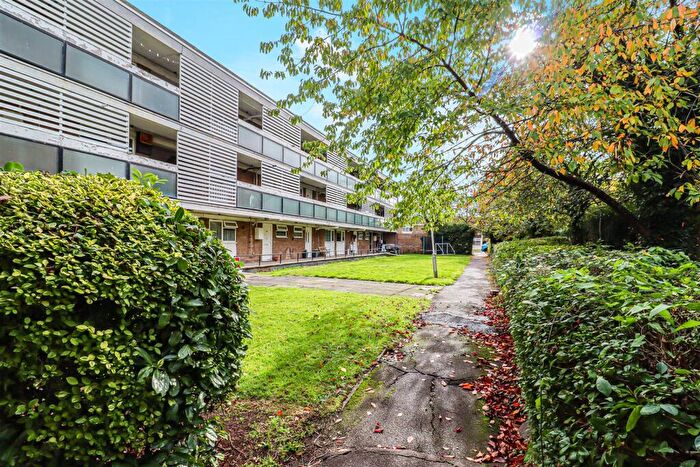 1 Bedroom Apartment For Sale In Ballards Walk, Lee Chapel North, SS15