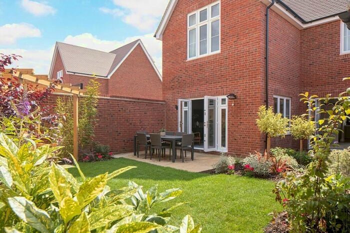 4 Bedroom Detached House For Sale In Lovell Way, Haddenham, HP17