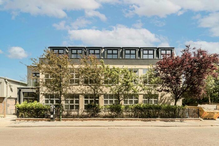 1 Bedroom Flat To Rent In Victoria Villas, Richmond, TW9