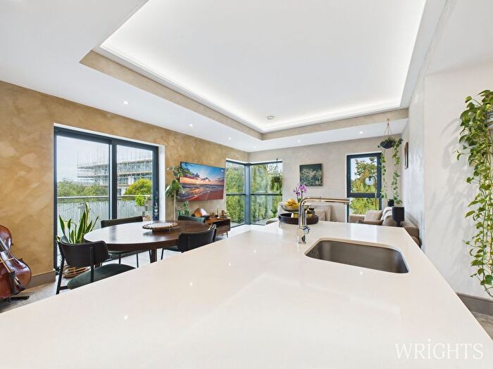 2 Bedroom Flat For Sale In Groom Place, Welwyn Garden City, AL7