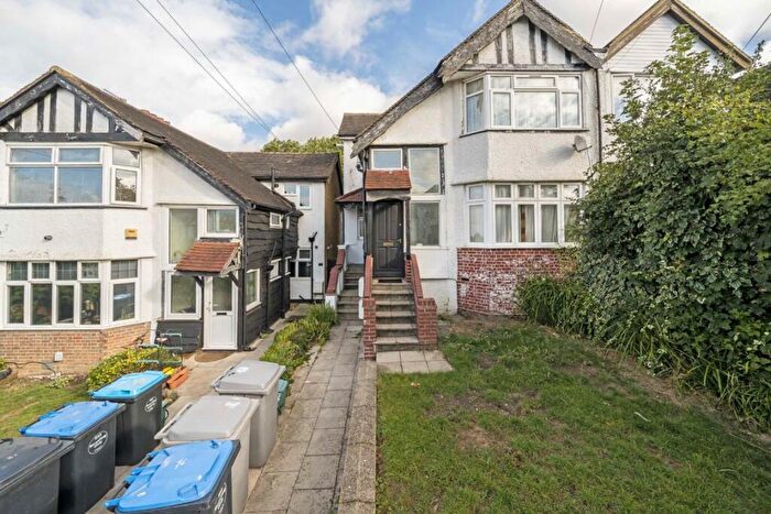 2 Bedroom Flat For Sale In Oak Tree Dell, London, NW9